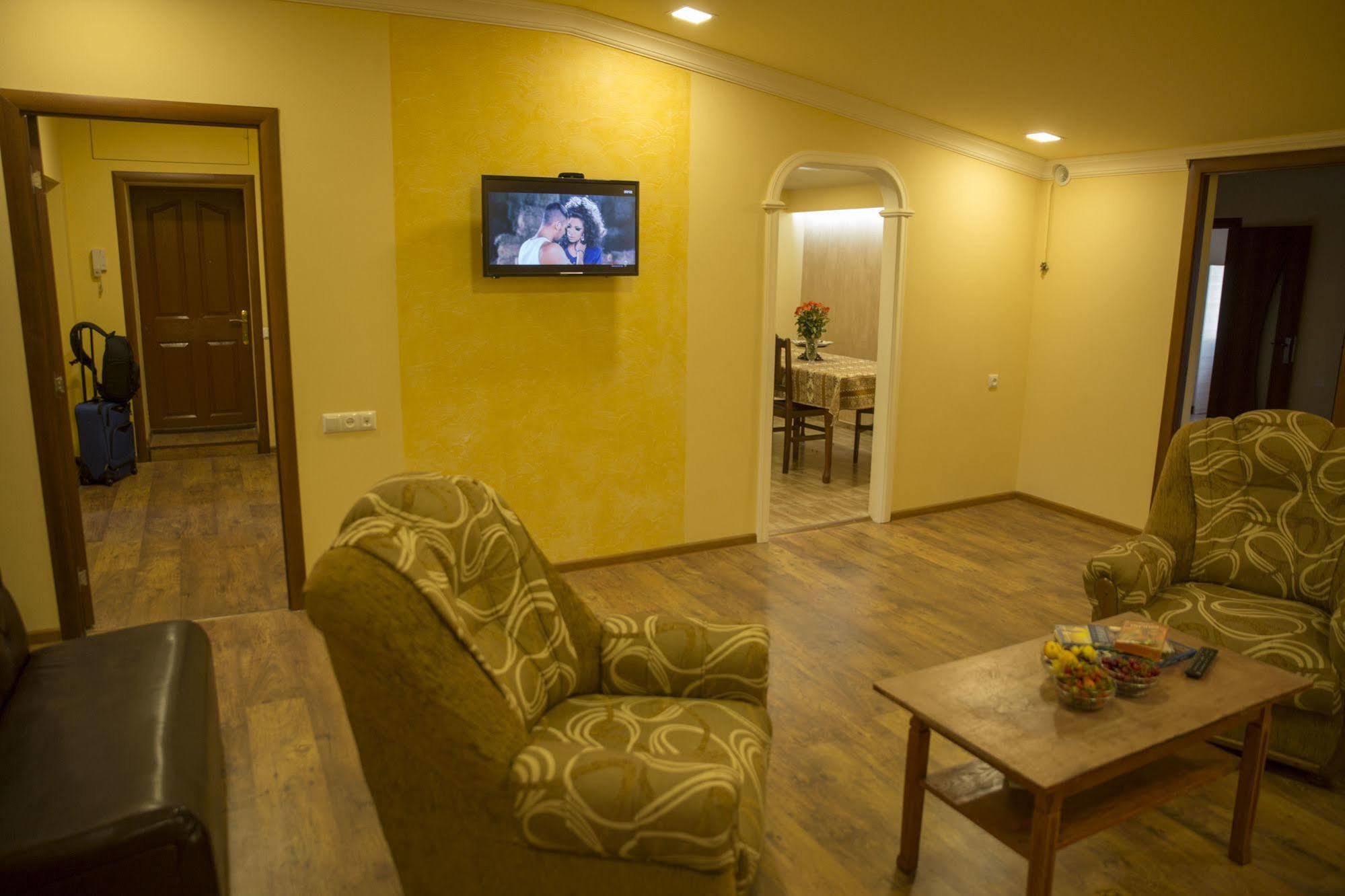 Your Hostel Erivan Exterior foto